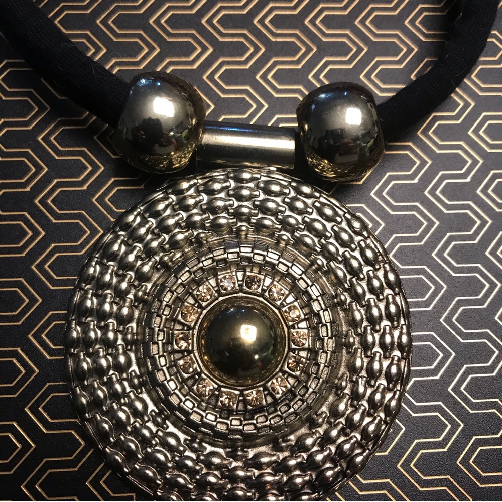 Medallion costume necklace